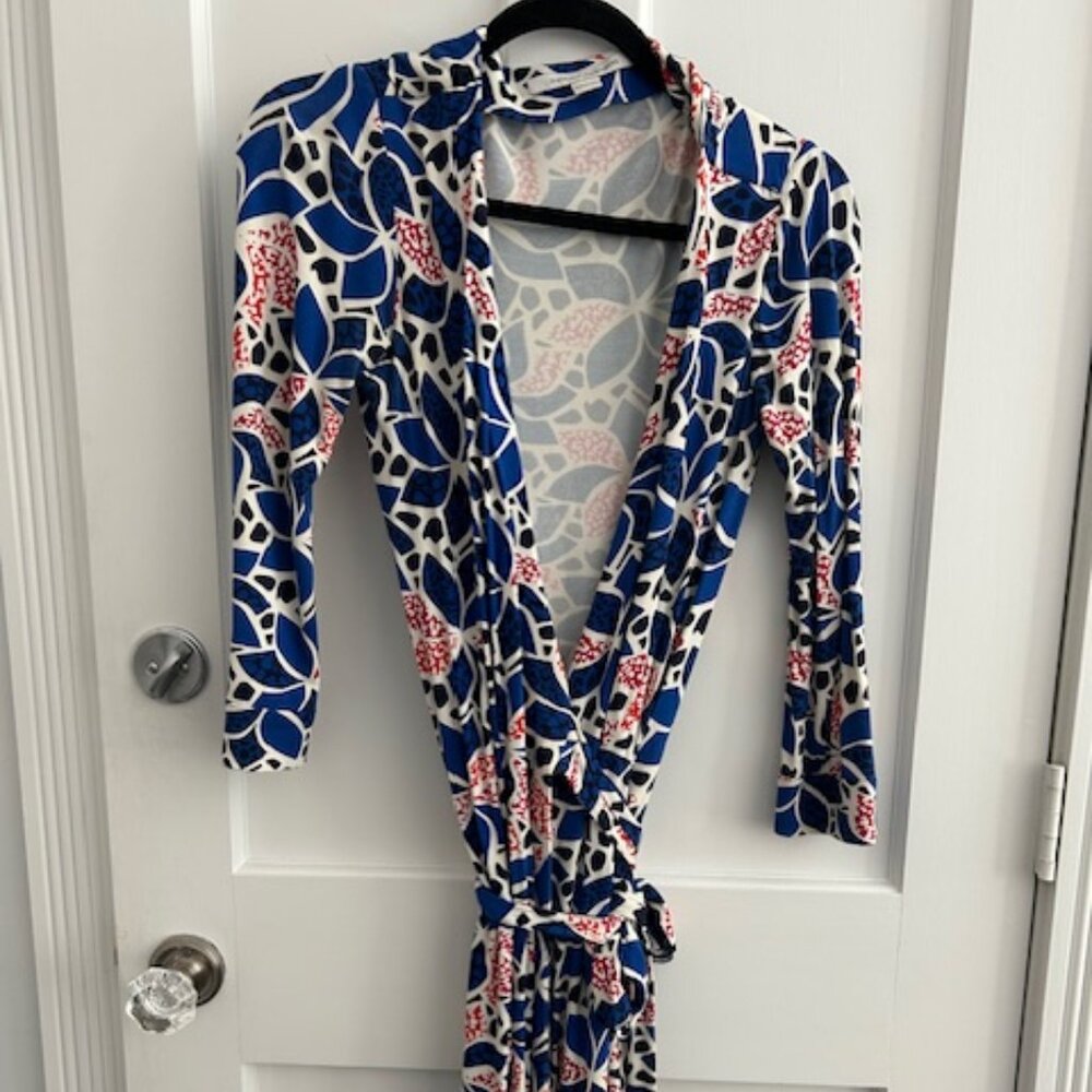 Diane Von Furstenberg Wrap Dress 2 Blue Red White Floral 3/4 Sleeve Viscose